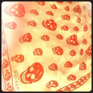 Alexander McQueen: Skull silk scarf